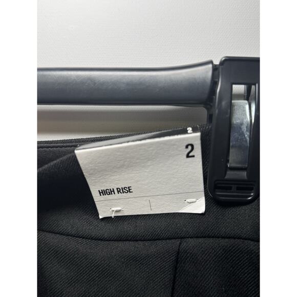 EXPRESS Women’s Black High Waisted Pleated Shorts - Size 2 - NWT - Picture 3 of 8